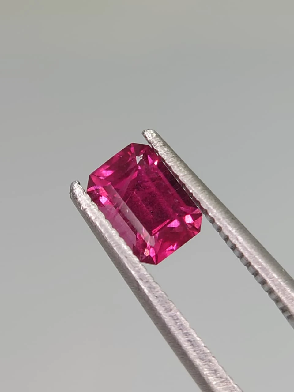 0.8ct Natural Emerald Faceted Umbalite Garnet from Tanzania — view 4